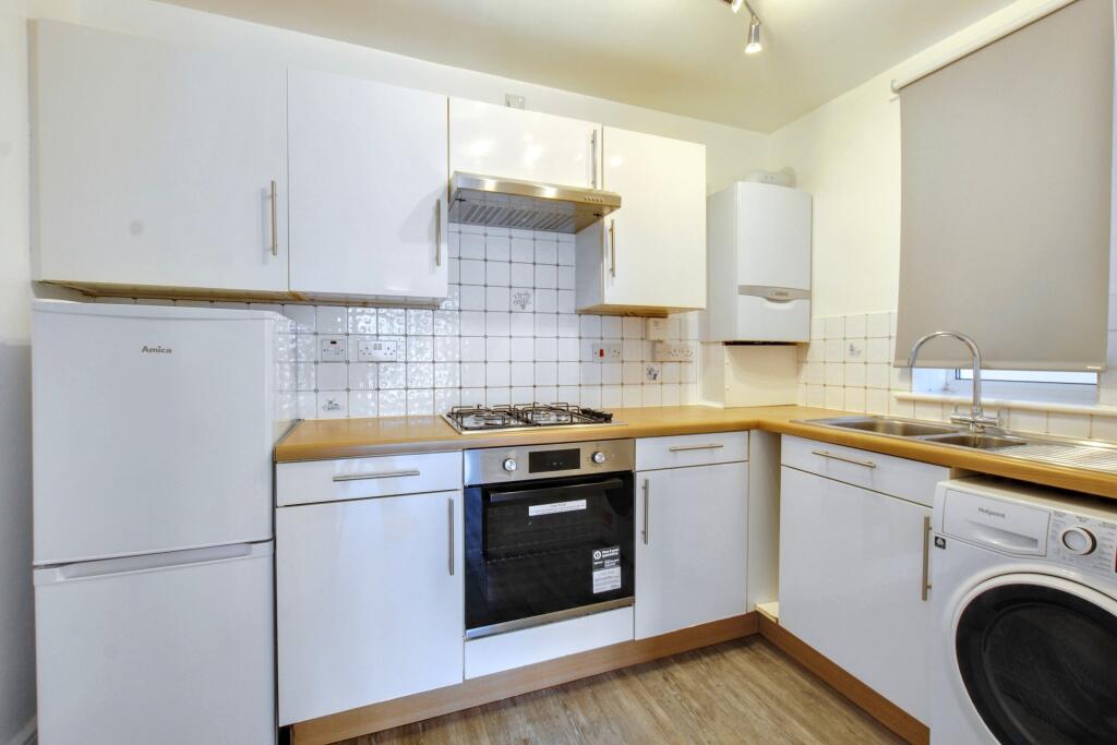 5.kitchen.jpg