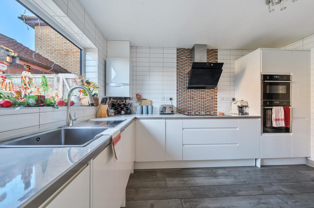 13890764469454e68dd124arw1