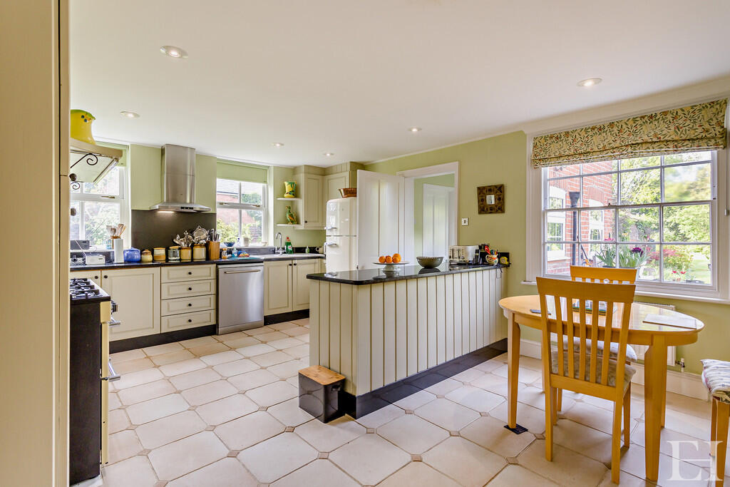 8646670-interiorW...