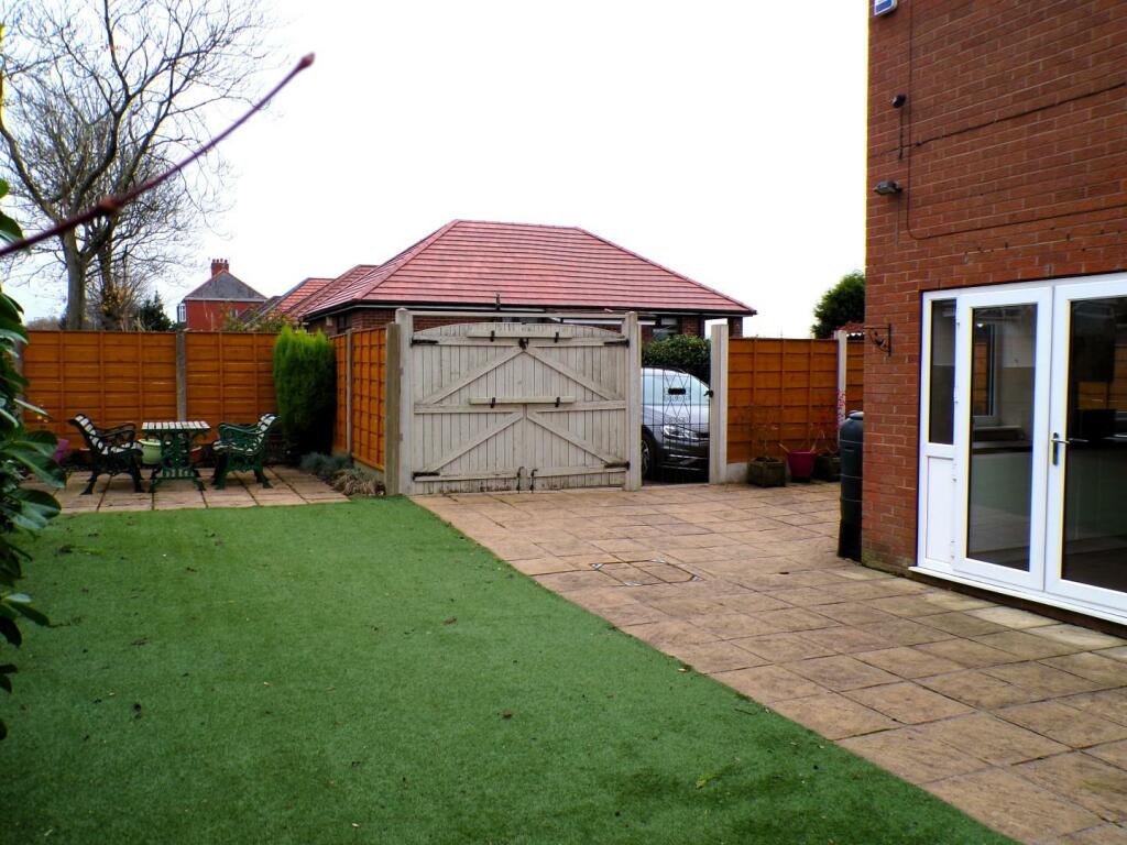 AshtonRd967gdn2.JPG