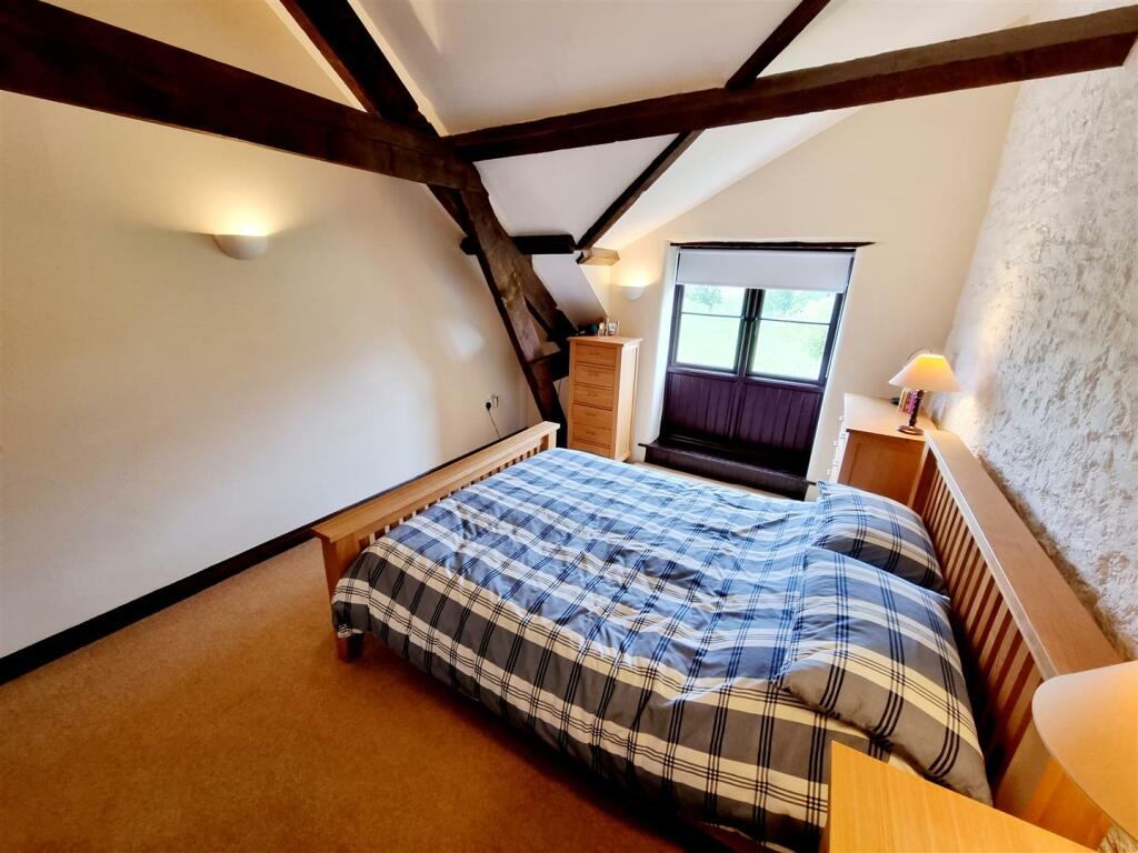 Bed 1.2.jpg