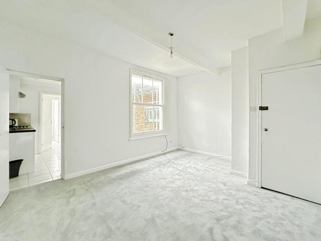 LivingRoom2.jpg