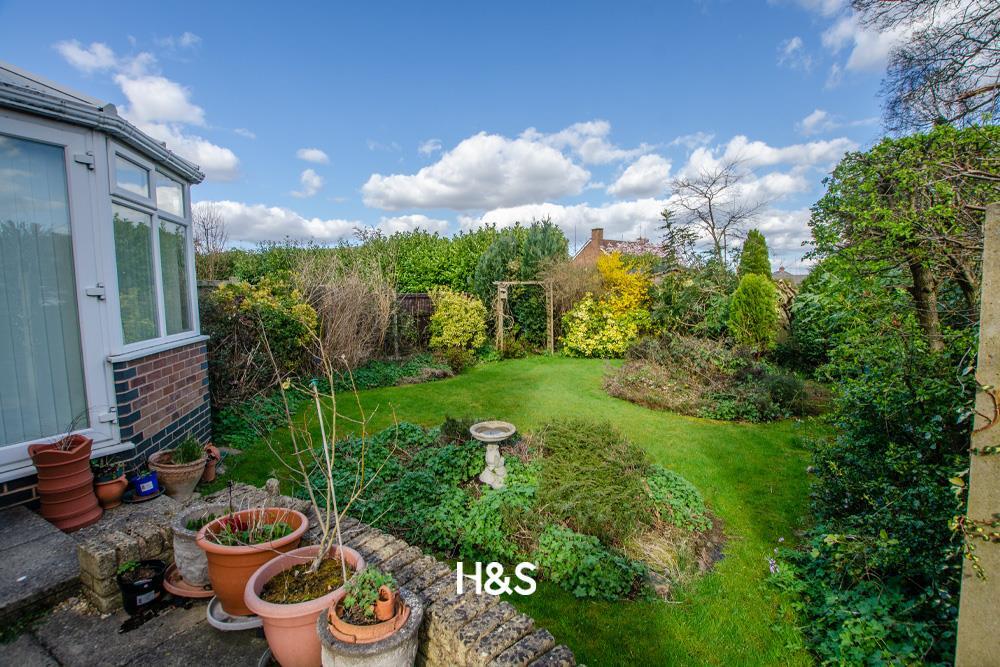 51 mollington crescent - rear garden...jpg