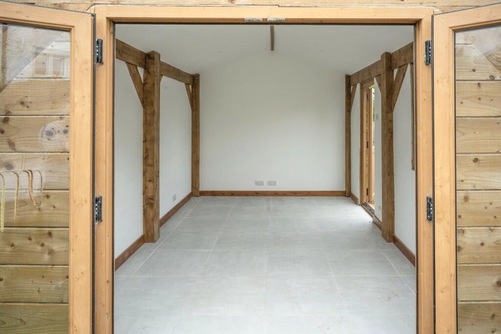 SUMMERHOUSE 