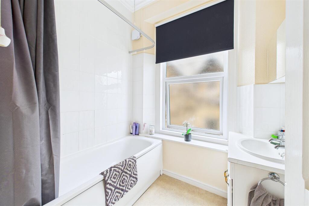 Flat 3 - Bathroom
