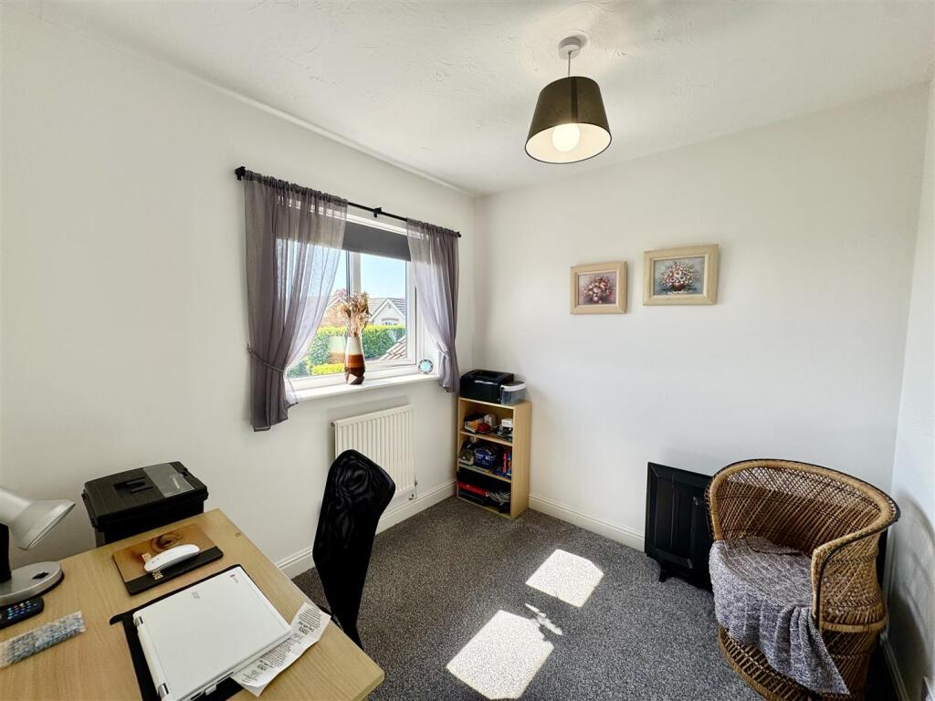 BEDROOM 4
