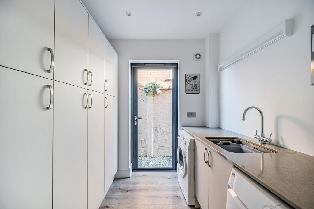 1346410-16-68bae8...