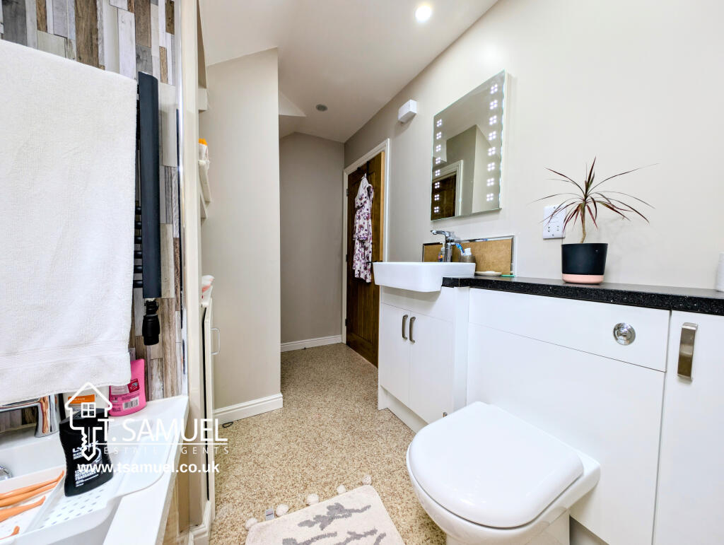 Jack &amp; Jill Bathroom