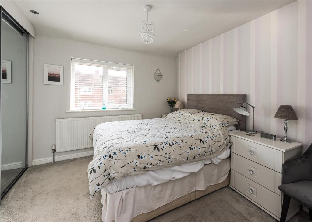 46 Redhill Avenue-bed1.jpg