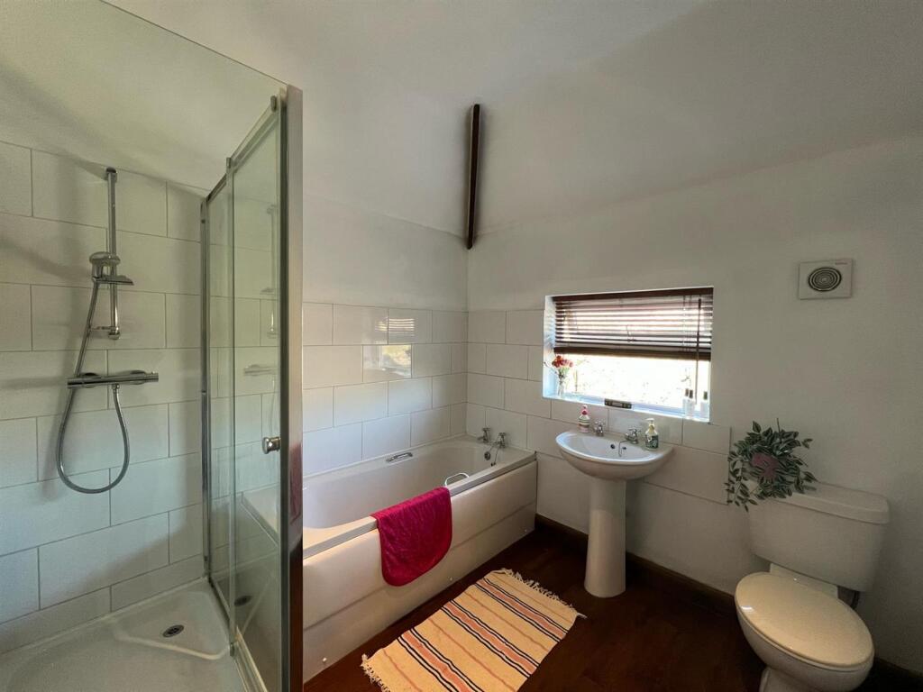 Bathroom...jpg