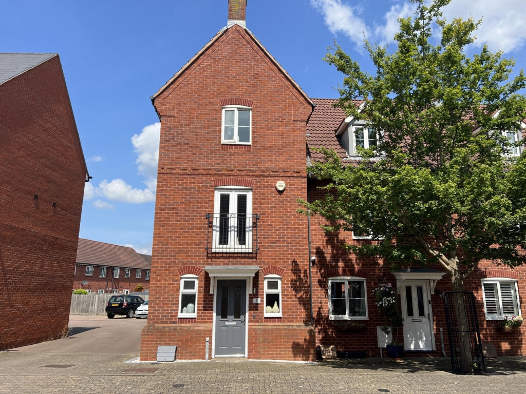 3 Bedroom End Of Terrace For Sale