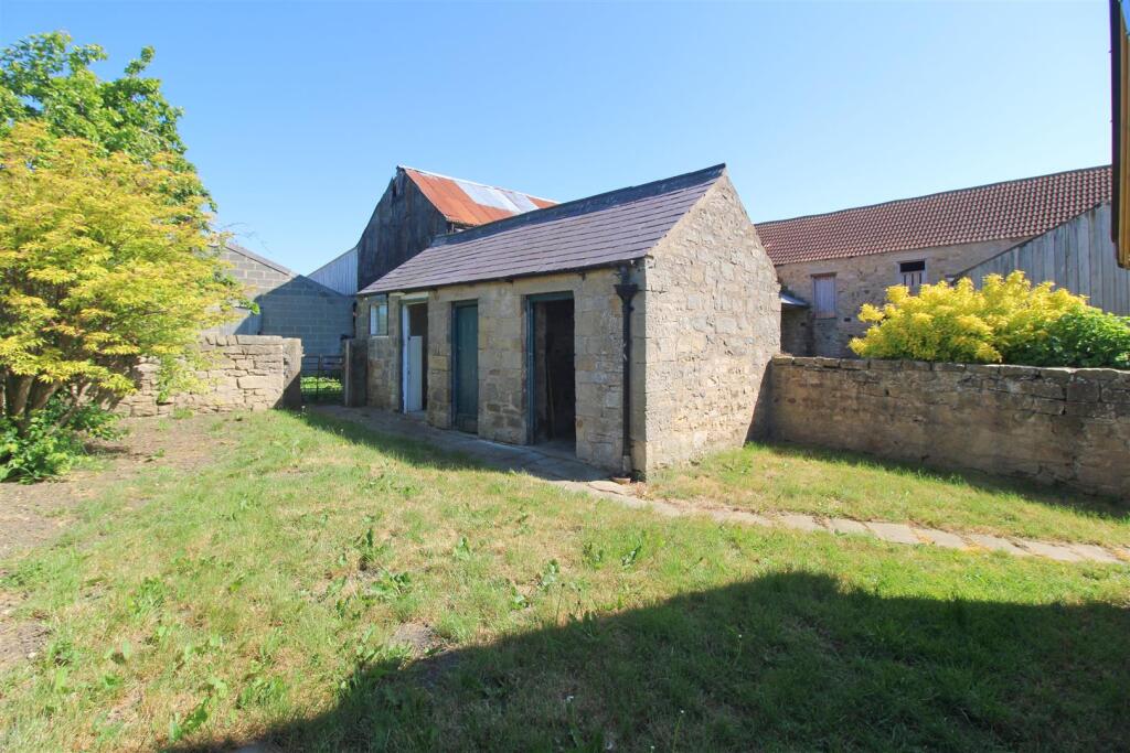 Side Garden and Outbuilding.jpg