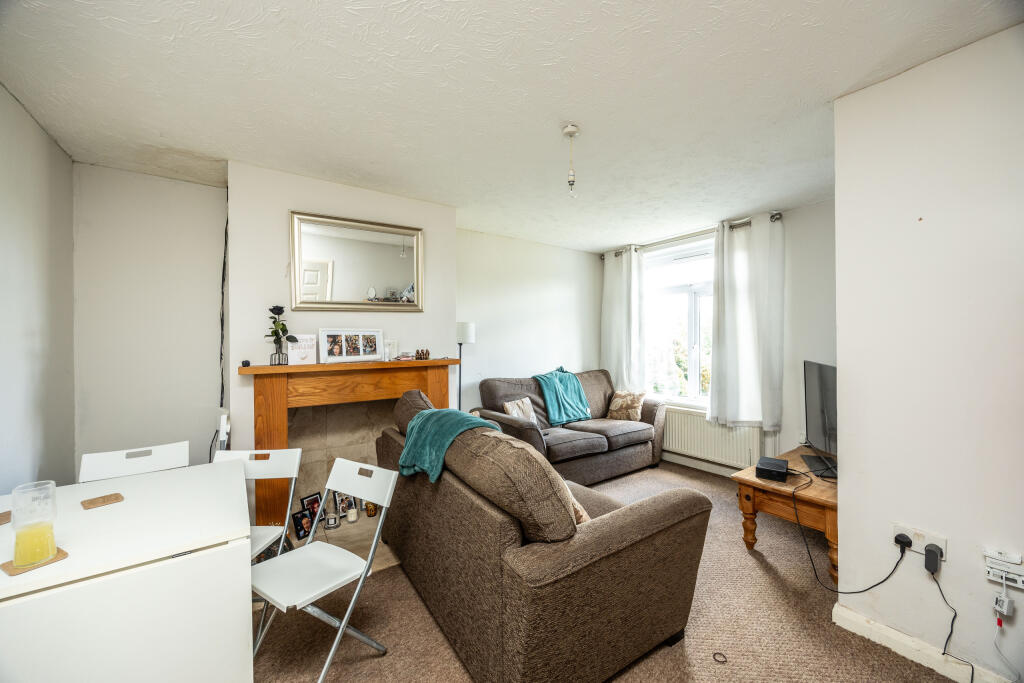 23 Buckingham Road, MK18 2QA-6