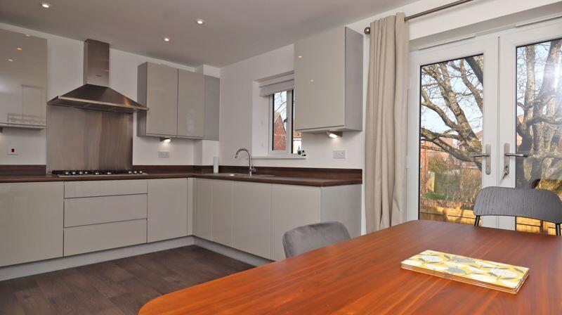 KITCHEN/DINING ROOM