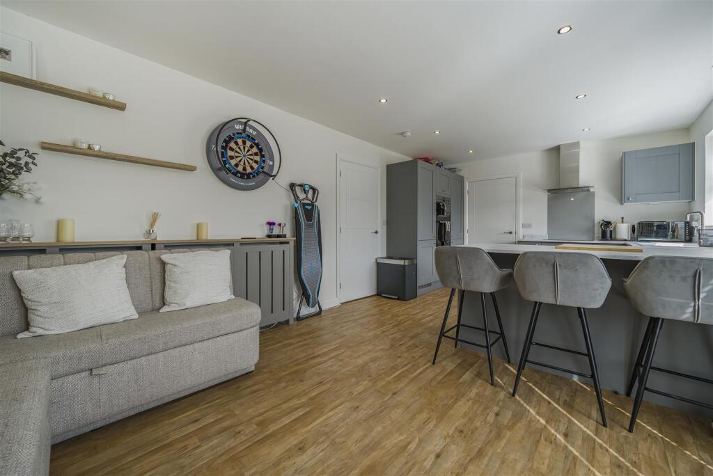 KITCHEN / DINING ROOM