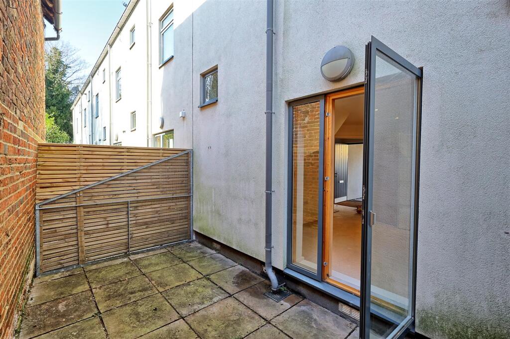 COURTYARD GARDEN