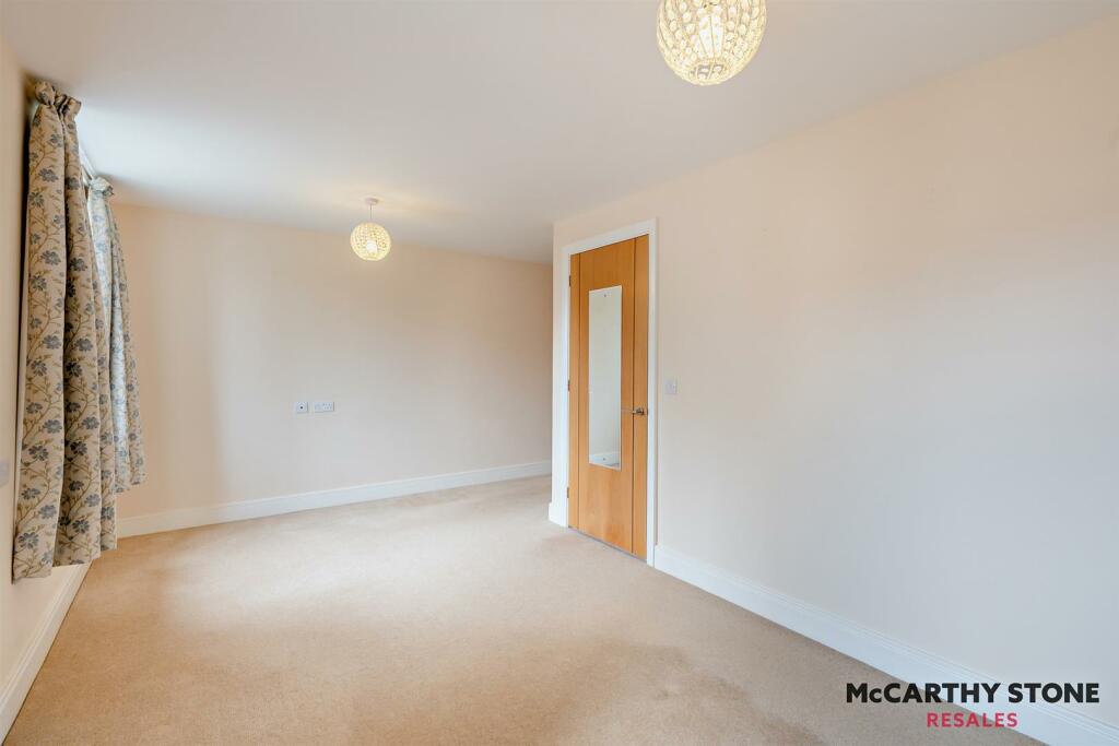 8608138-interior04-800.jpg