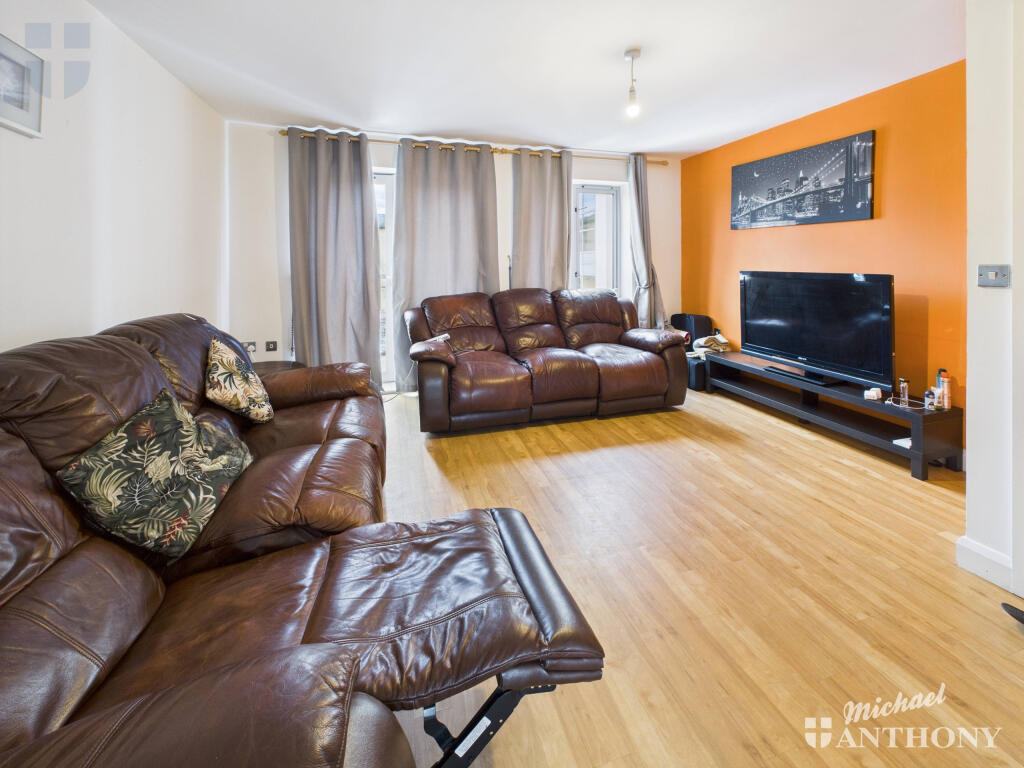 CAM02773G0-PR0339-STILL005