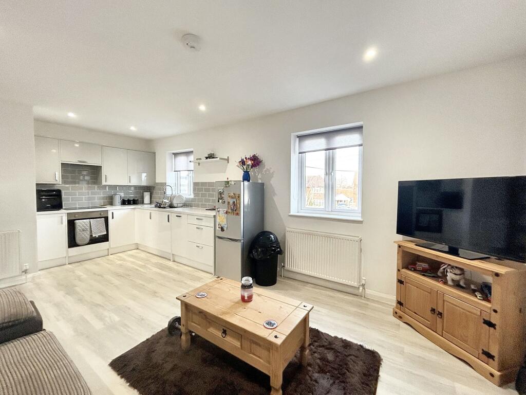 LOUNGE/DINING ROOM/KITCHEN