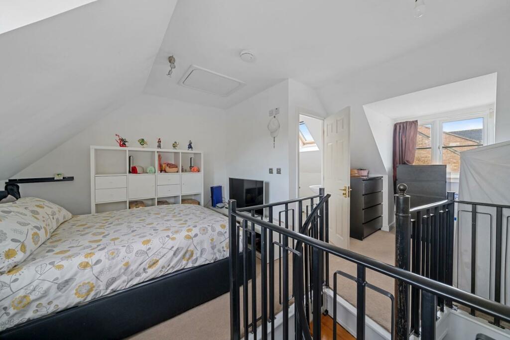 06-833681011 - NS - PropWorld - 2 Oaklands Court -