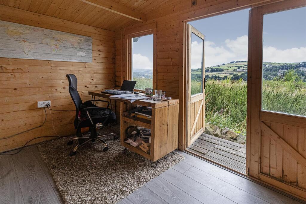 Bramleys Estate Agents - High Crest - Linthwaite (