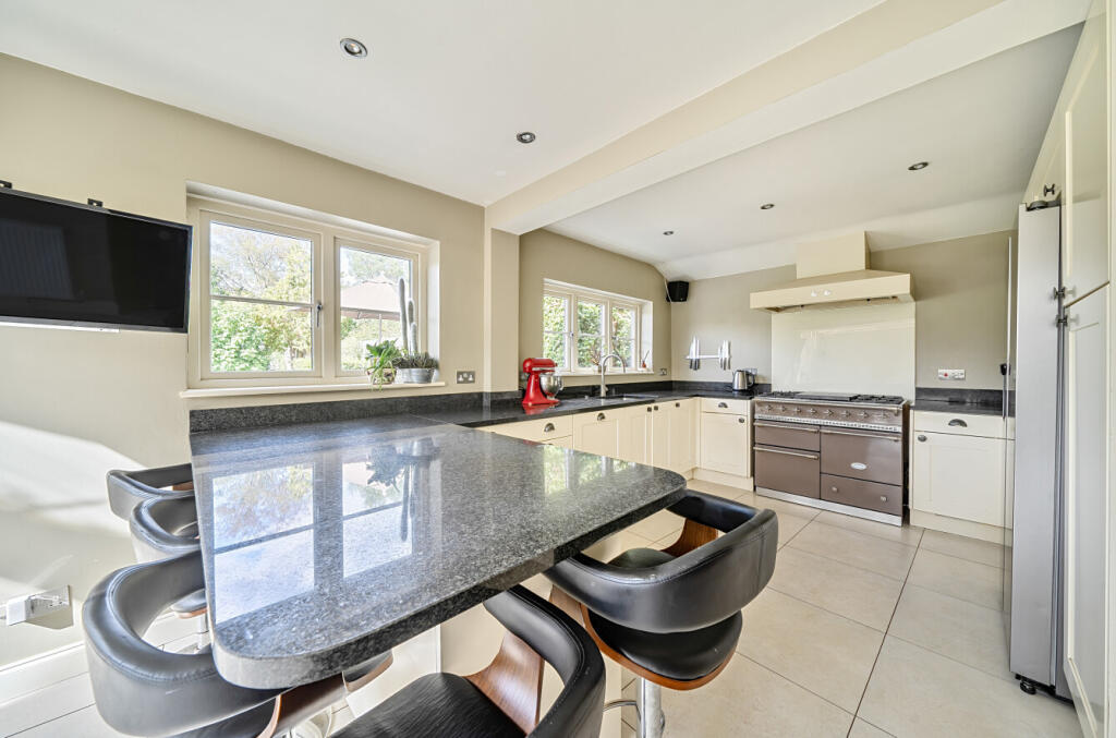 1348330-3-68bb410...