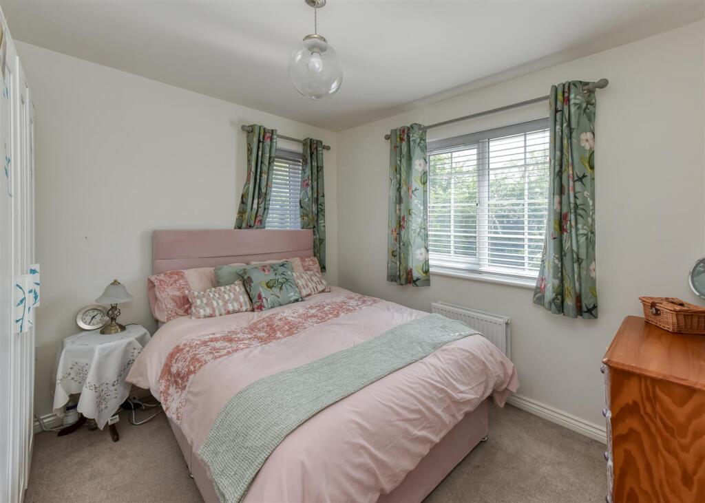 45 Sandy Lane-bed3.jpg