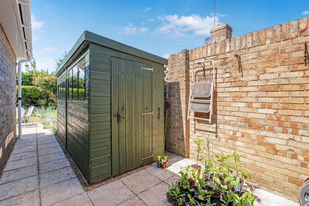7 Deene Close, Adderbury-15.jpg