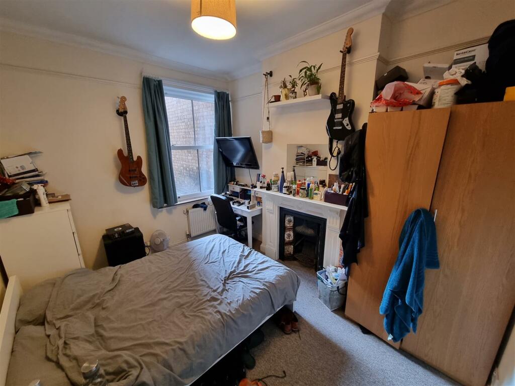 147 tooting High Street Double Bed 2.jpg