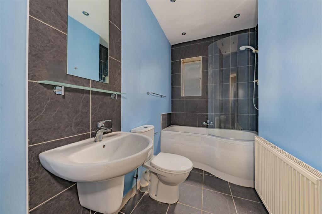 35 Norman View Leuchars-11.JPG