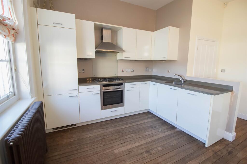 Fully fitted kitchen