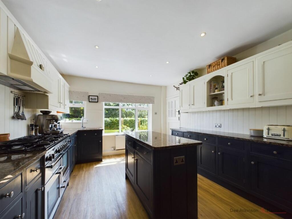 Kitchen/Dining Area
