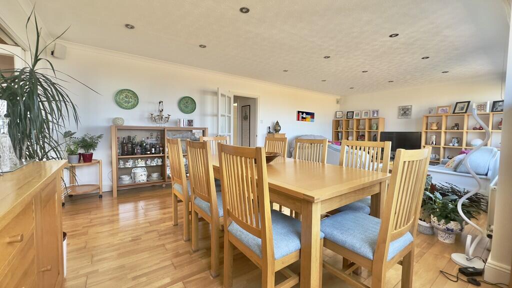 6B5D05CC-FCE3-44E...