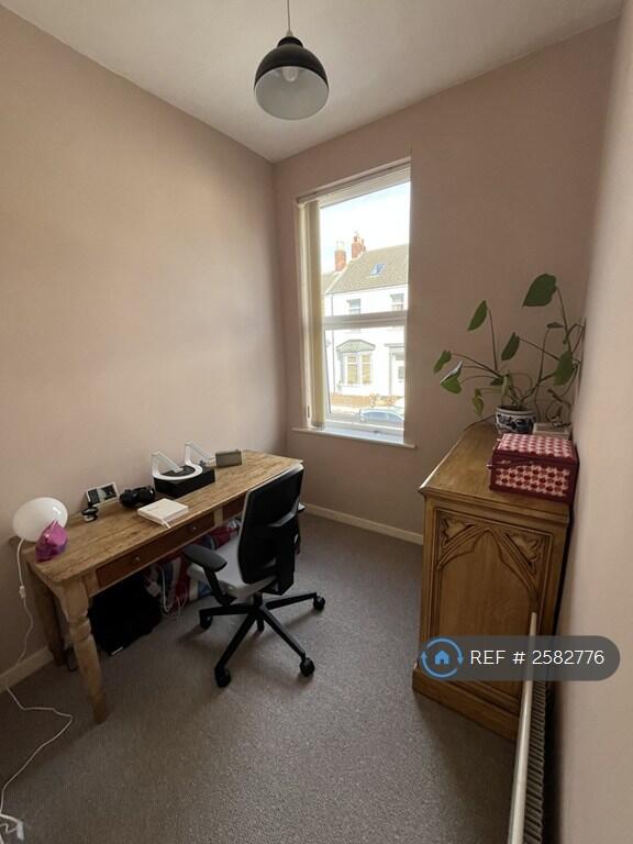Smaller Bedroom/Office