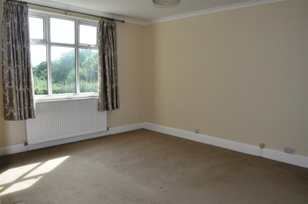 Bedroom 1.JPG