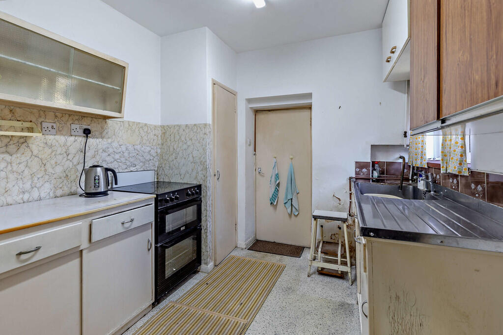 8644695-interior0...