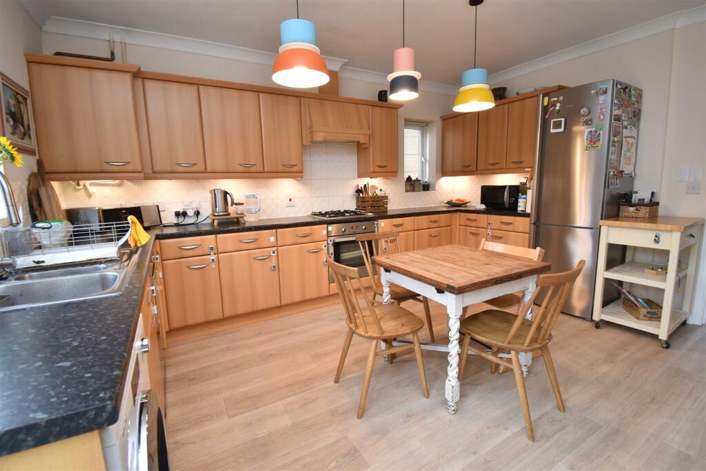 Kitchen 1.JPG