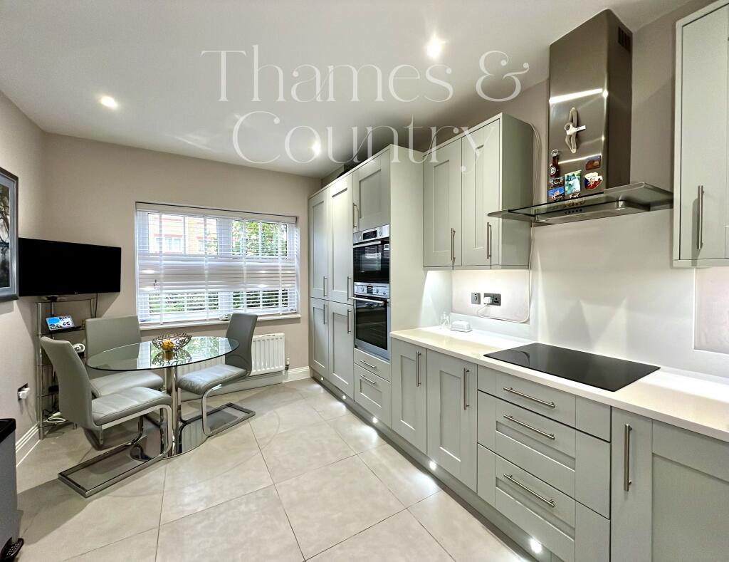 Kitchen breakfast room