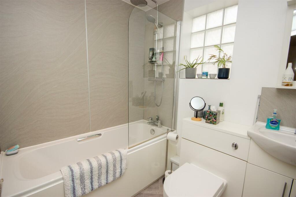 Bathroom.jpg