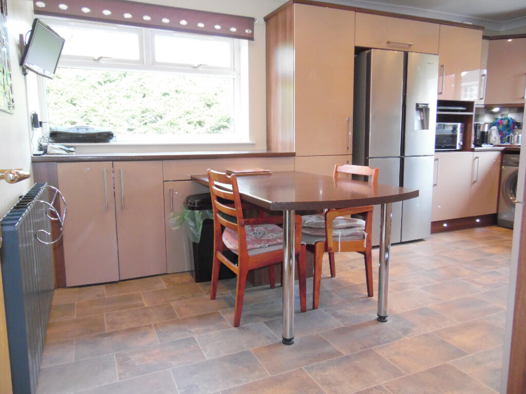 KITCHEN/BREAKFAST RM