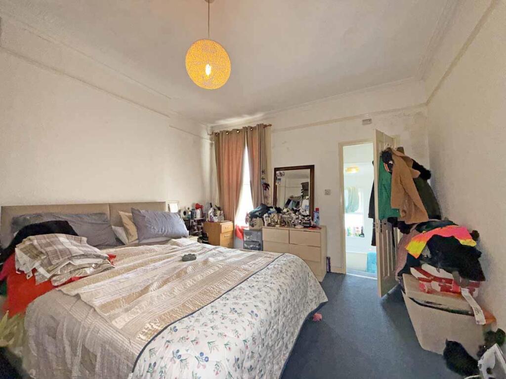 Pentillie Road 10 Flat 4 Bed 1 Front.jpg