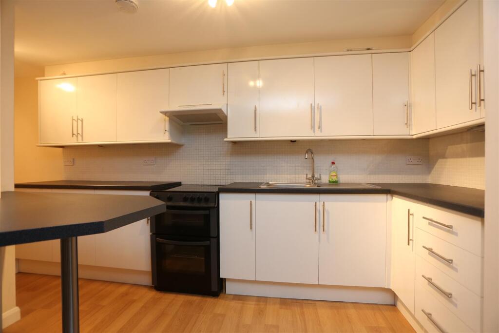 108b Portland Rd kitch.JPG