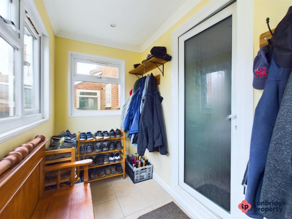 CAM03742G0-PR0016-STILL020