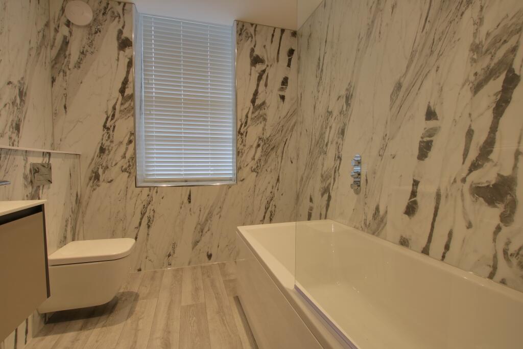 EN SUITE TO BEDROOM ONE