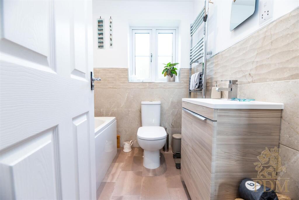 6 Byron Close Colwick Nottingham NG2 4BL