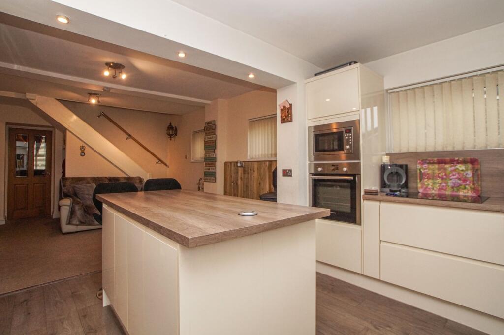 Lounge/Dining Kitchen