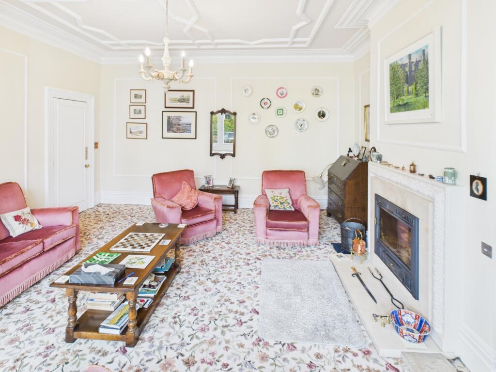 CAM04233G0-PR0042-STILL031