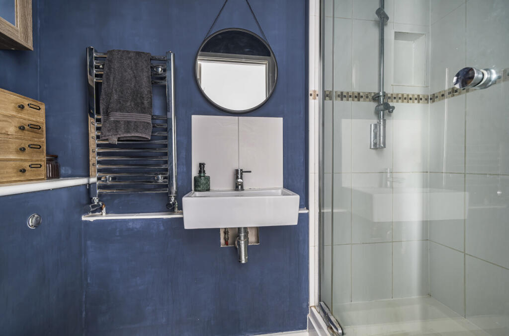 1347990-16-68b804...