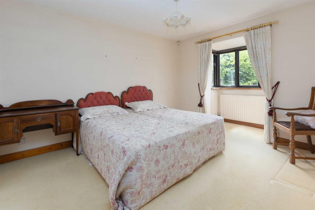 12 Manor House Close, Rugby (10).jpg