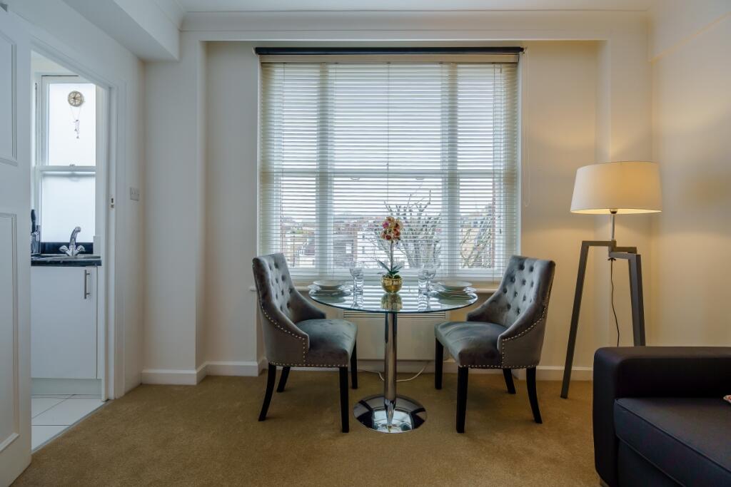 8456881-interior04